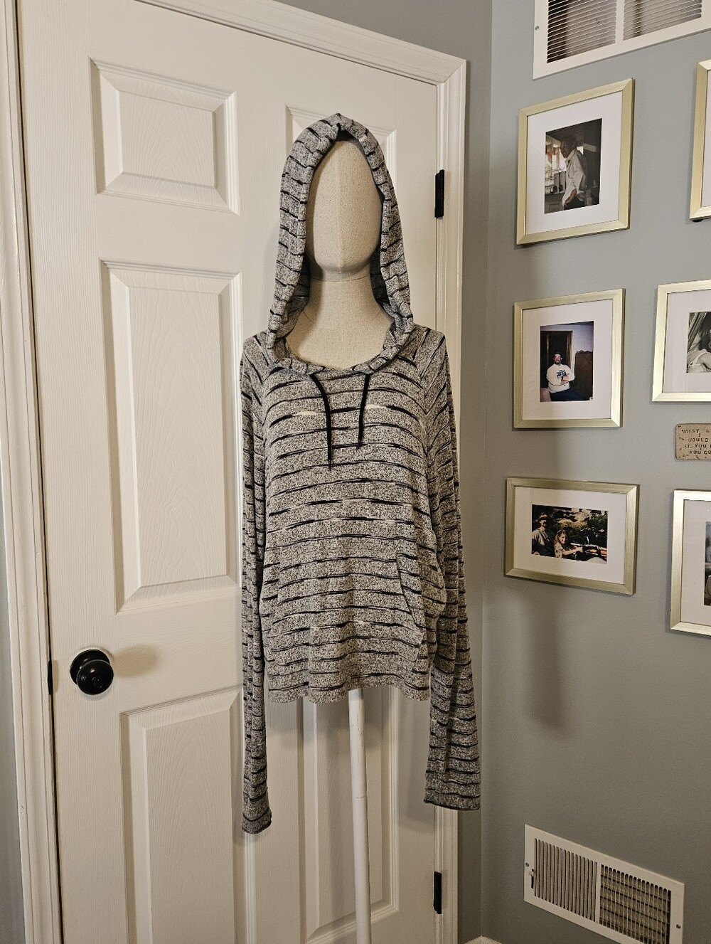 Mossimo Supply Co. Gray Striped Hooded Sweater